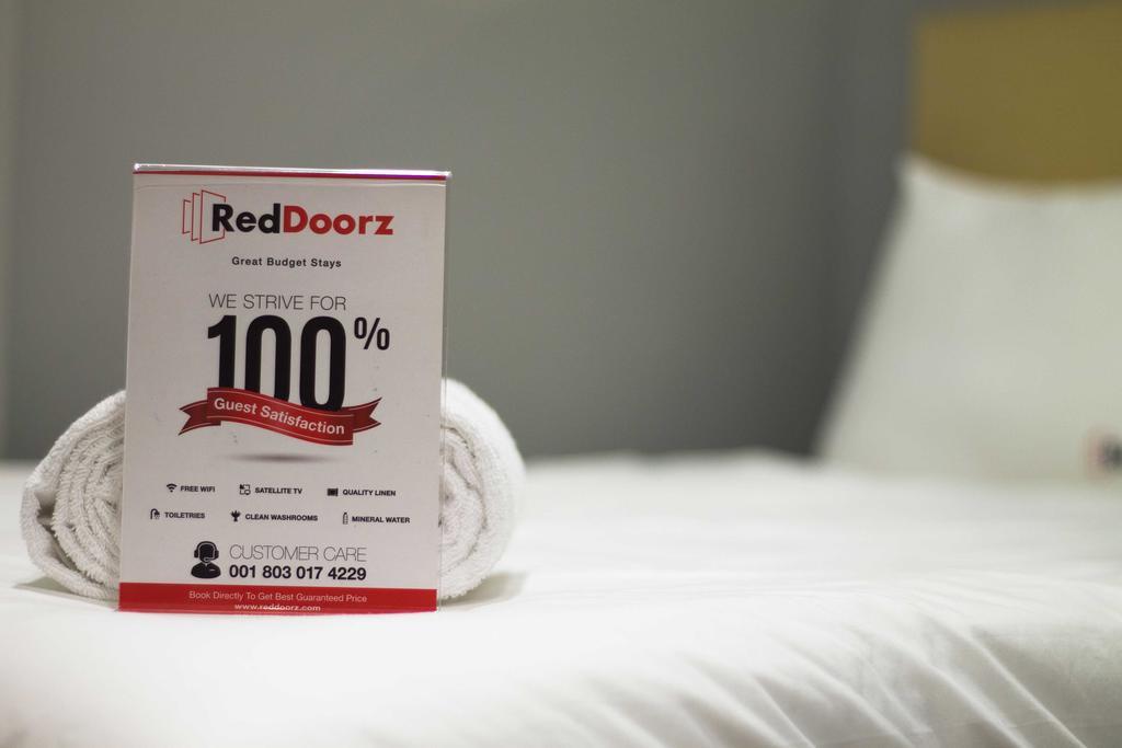 Reddoorz Plus Near Riau Street Bandung Esterno foto