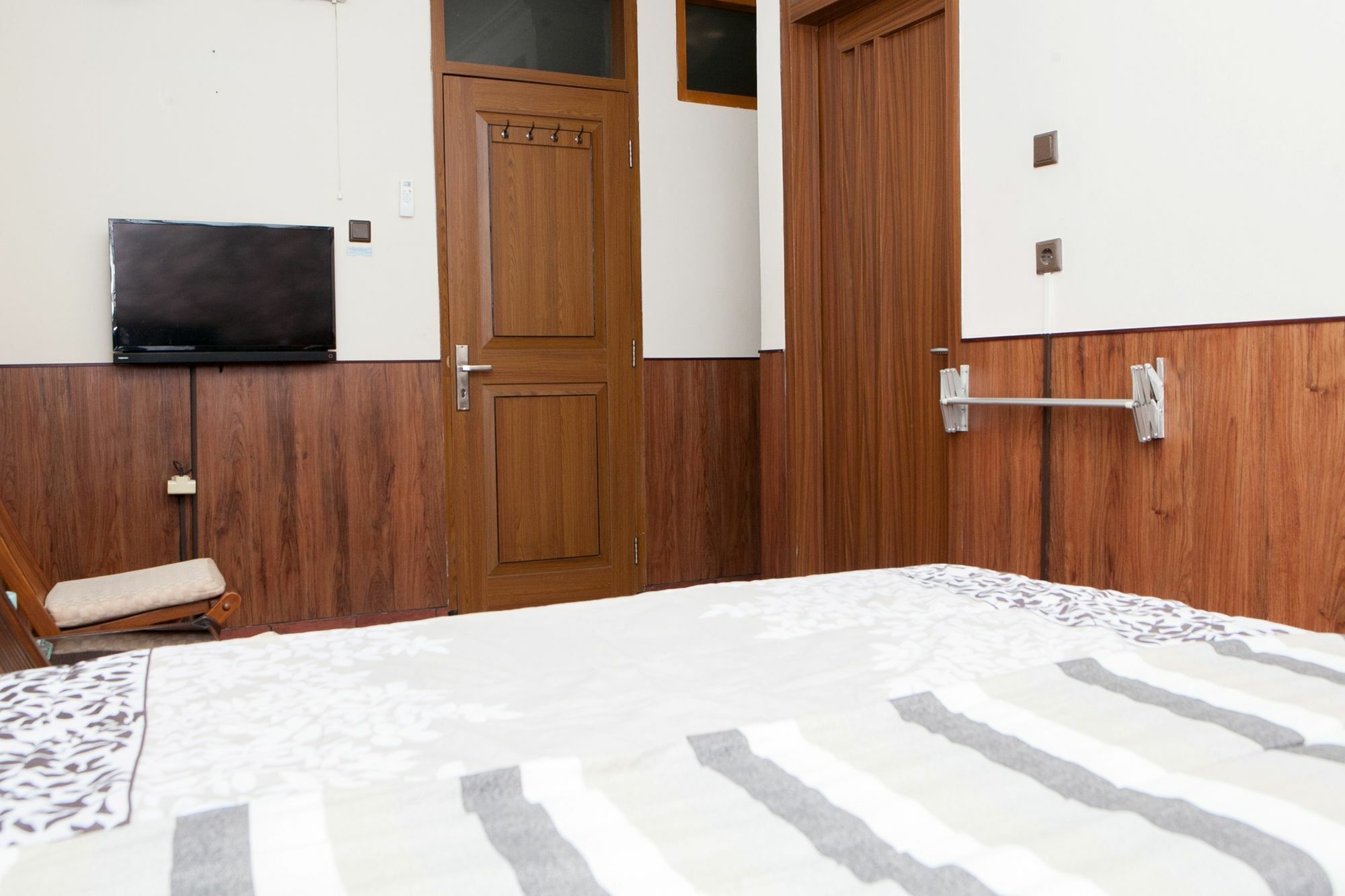 Reddoorz Plus Near Riau Street Bandung Esterno foto