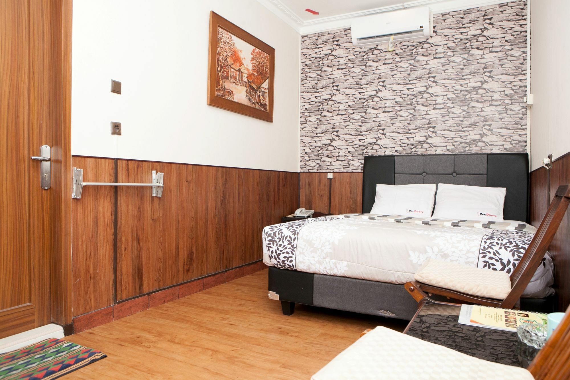 Reddoorz Plus Near Riau Street Bandung Esterno foto